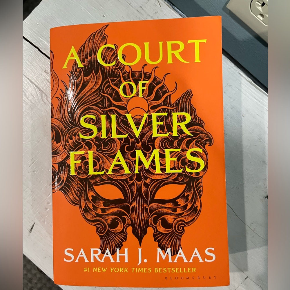 Sarah J. Maas - A Court of Silver Flames